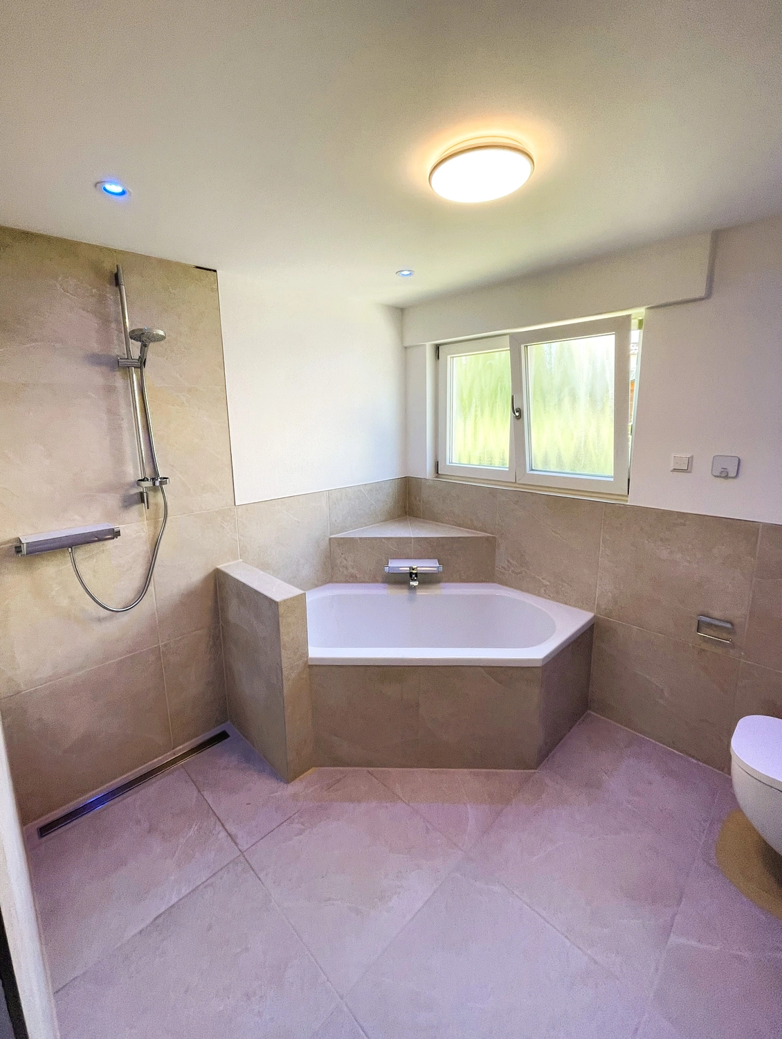 BST Projekt-Bau GmbH - Badsanierung - nachher