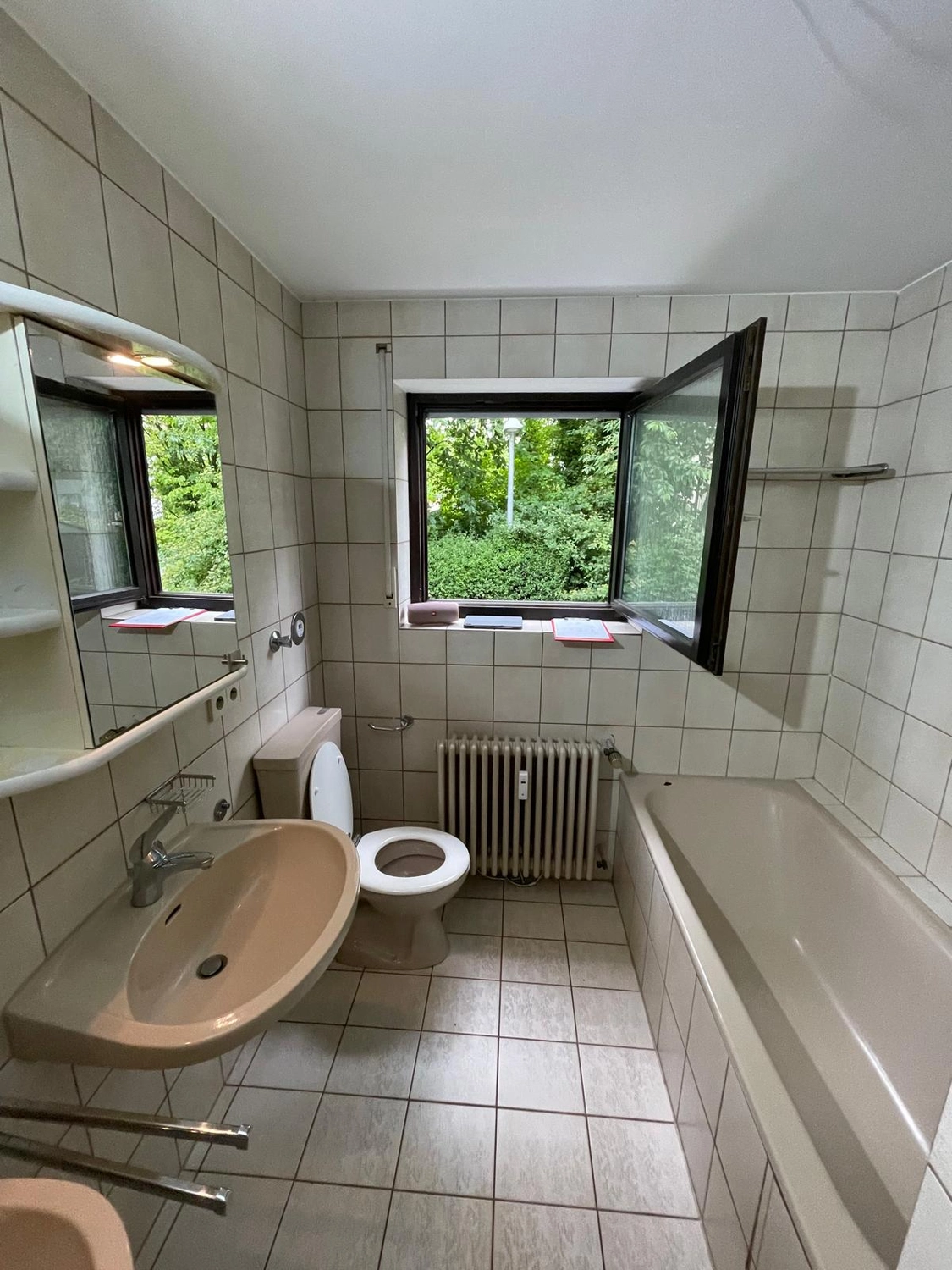 BST Projekt-Bau GmbH - Badsanierung - vorher